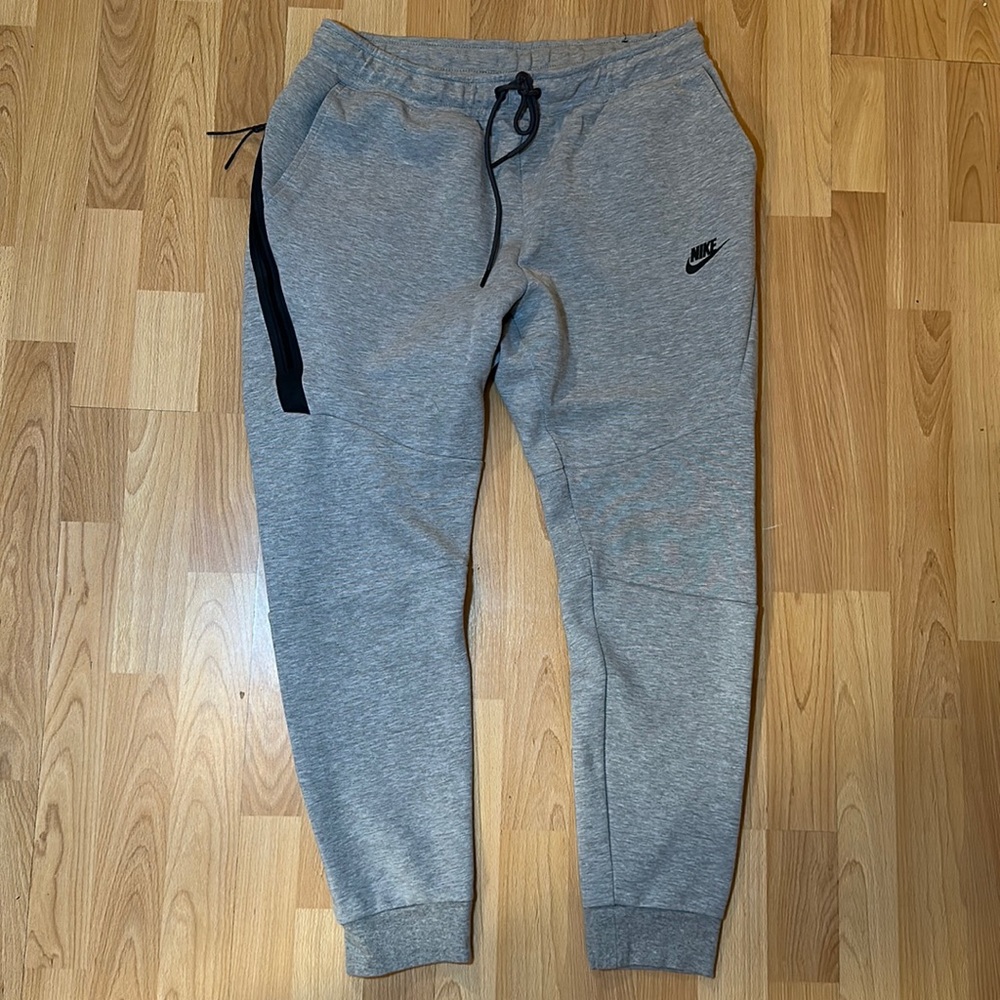Nike Tech Fleece Grey Joggers (Mens L)